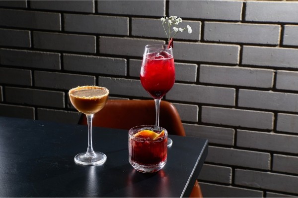 Как привлекать гостей в ресторан с помощью барной карты
Как привлекать гостей в ресторан с помощью барной карты