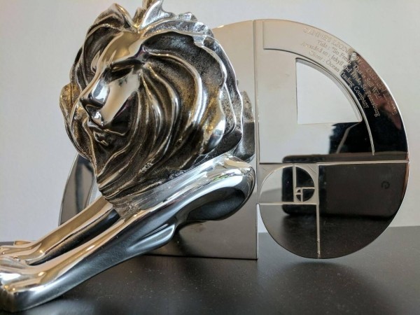 «Будь в брендинге формула успеха, все стали бы красивыми и бессмертными» — Интервью с Еленой Паламарчук из Jekyll&Hyde
«Будь в брендинге формула успеха, все стали бы красивыми и бессмертными» — Интервью с Еленой Паламарчук из Jekyll&Hyde