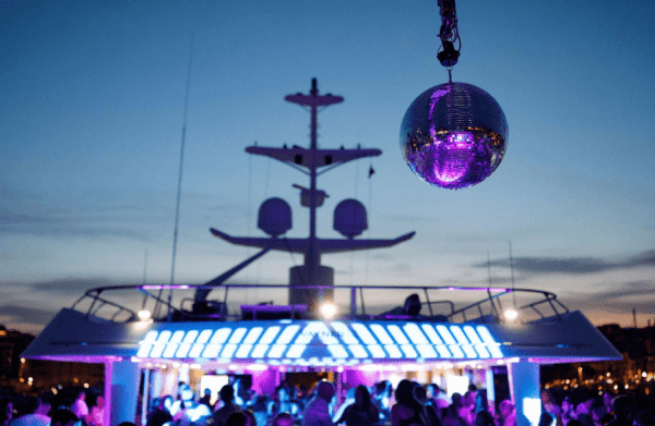 
                    Рекламная индустрия не намерена позволять искусственному интеллекту испортить вечеринку            