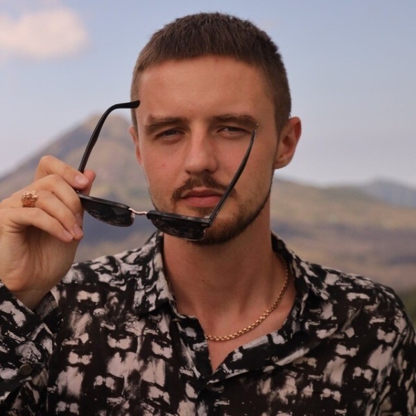 Кейс: лендинг для Яны Миловой. Как мы продали обучение по денежному мышлению для девушек?
Кейс: лендинг для Яны Миловой. Как мы продали обучение по денежному мышлению для девушек?