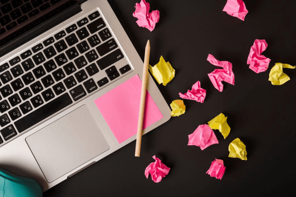 
                    Топ 10 лайфхаков копирайтера: как написать цепляющий заголовок            