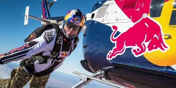 Крылья успеха: как Red Bull поднял свои продажи в небеса
Крылья успеха: как Red Bull поднял свои продажи в небеса