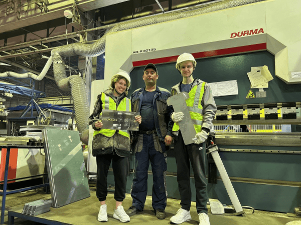 
                    2 млн охвата: как стажировка на заводе и болт помогли подмосковному заводу стать звездой соцсетей            