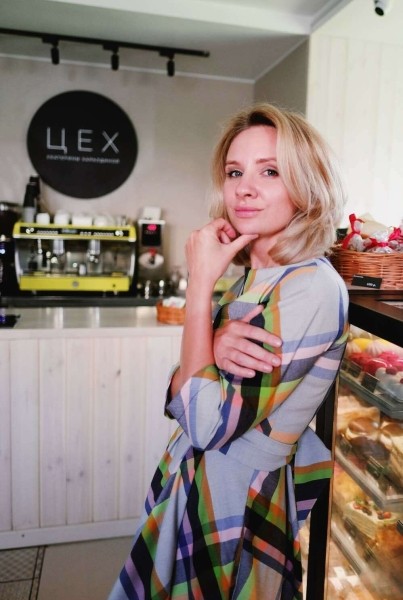 
                    Что делать, если у тебя классная команда, но нужна ещё одна такая же и быстро: решение на примере сети кондитерских            