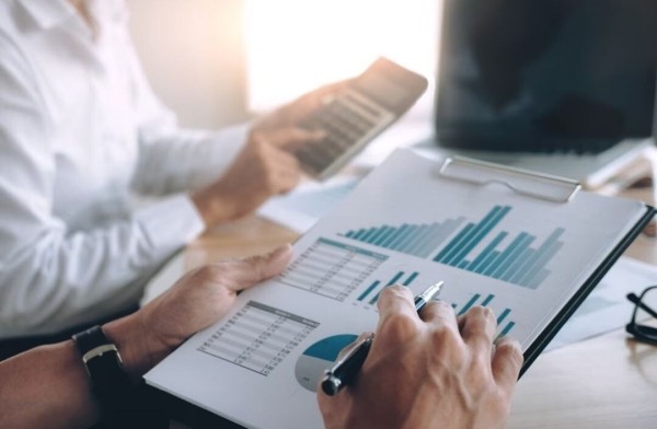 
                    Как увеличить конверсию новых клиентов в постоянных?            