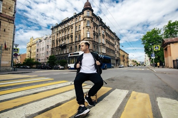 Ложится в 5 утра, сам пиарит свое агентство и управляет им, пишет музыку и не выгорает. Как? Интервью с CEO UXART
Ложится в 5 утра, сам пиарит свое агентство и управляет им, пишет музыку и не выгорает. Как? Интервью с CEO UXART