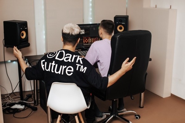 Ложится в 5 утра, пиарит свое агентство и управляет им, пишет музыку и не выгорает. Как? Интервью с CEO UXART
Ложится в 5 утра, пиарит свое агентство и управляет им, пишет музыку и не выгорает. Как? Интервью с CEO UXART