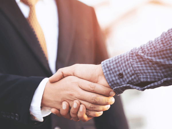 
                    Маркетинг компании: идти к подрядчикам или  делать самим?            