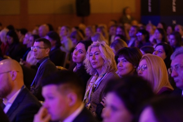 
                    Драйвером роста российского рекламного рынка в 2024 году станут телеком, банкинг, food-ритейл и e-commerce            