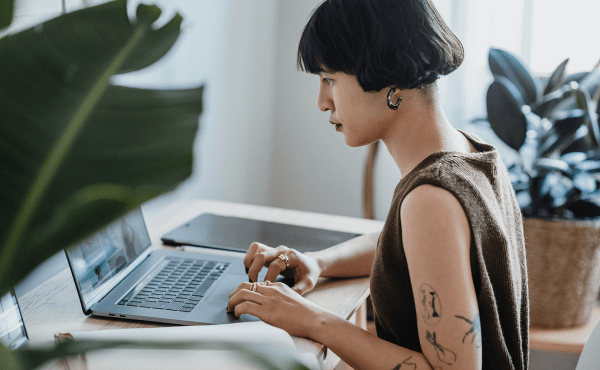 
                    Роскомнадзор опубликовал памятку по размещению токенов в интернет-рекламе — в том числе в «видеокружках» и Stories 

    
        Статьи редакции
            

            