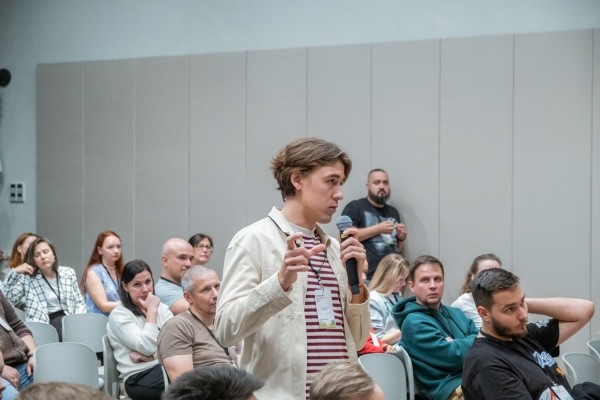 
                    5 митапов, 300 человек: как мы усиливаем диджитал-комьюнити в регионах с помощью Волжского тура            