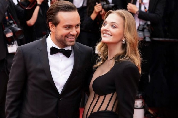 
                    Белякова и Косенко: договор или хайп, кто отец ребенка?            