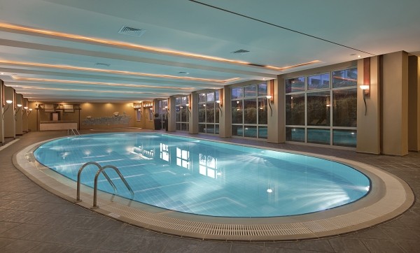 
                    Какая услуга может принести отелю доход в 90%?            