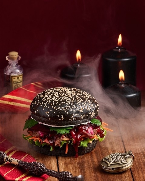 
                    ⚡️Нельзя пропустить: как мужики бургеров через соц.сети на несколько миллионов продали            