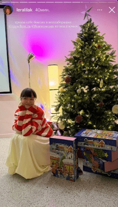 
                    Блестящий сироп, вечеринка в Москве, квест по городу: как мы делали новогоднюю коллаборацию FLOWWOW x EGGSELLENT            