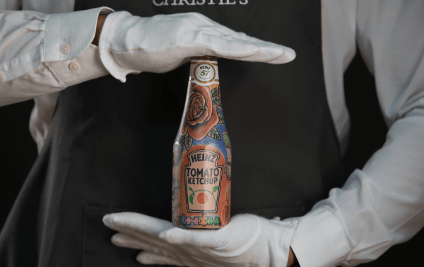 
                    Heinz изменил этикетку кетчупа ради тату своих фанатов            