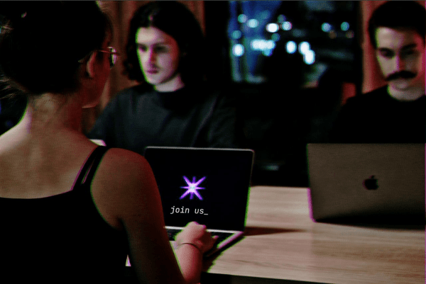 «Тайный орден айтишников»: собрали 2000 человек на ночной IT-конференции за счет черного рынка и промо в стиле масонов             
                    «Тайный орден айтишников»: собрали 2000 человек на ночной IT-конференции за счет черного рынка и промо в стиле масонов