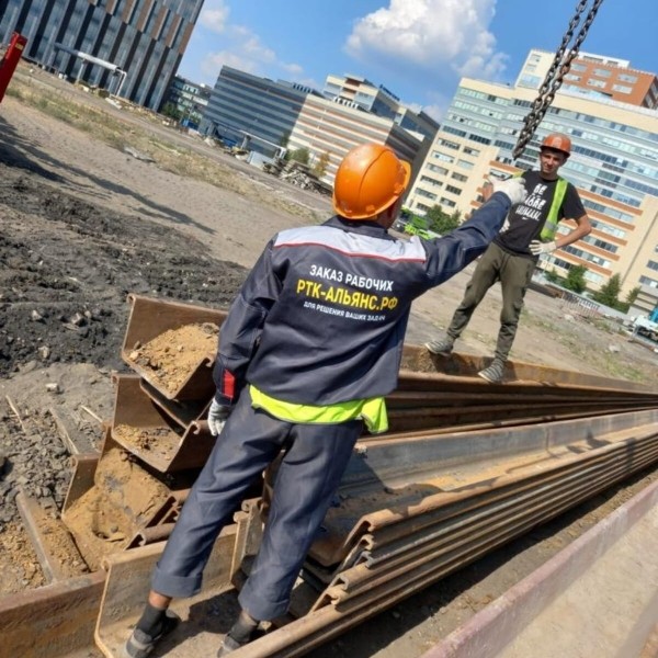 
                    «Это деньги сразу»: владелец крупнейшего аутстаффа Москвы о том, как продавать 1300 рабочих за 4,5 млн ₽ в день            