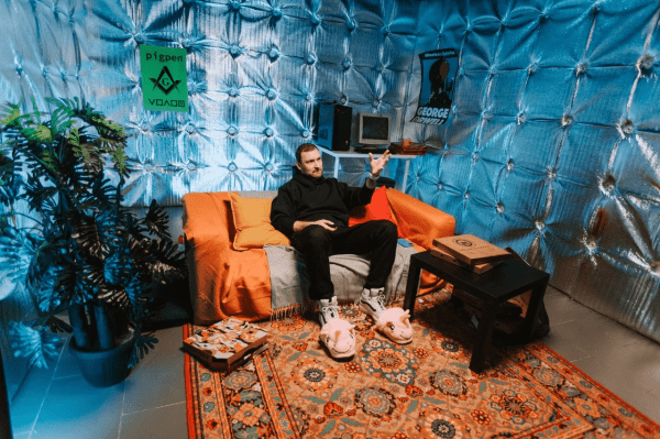 «Тайный орден айтишников»: собрали 2000 человек на ночной IT-конференции за счет черного рынка и промо в стиле масонов             
                    «Тайный орден айтишников»: собрали 2000 человек на ночной IT-конференции за счет черного рынка и промо в стиле масонов