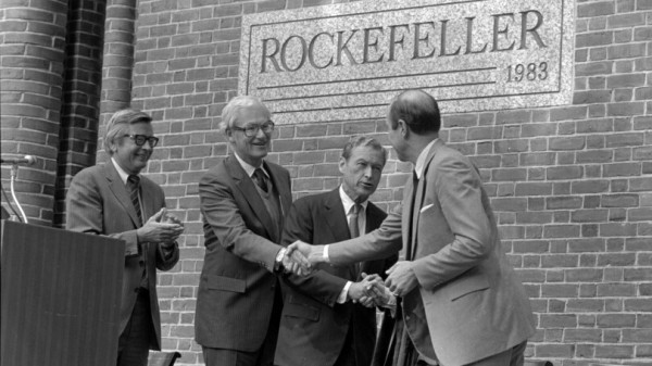 Продвижение бизнеса в СМИ: познакомьтесь с одним из отцов-основателей PR – Айви Ли
Продвижение бизнеса в СМИ: познакомьтесь с одним из отцов-основателей PR – Айви Ли