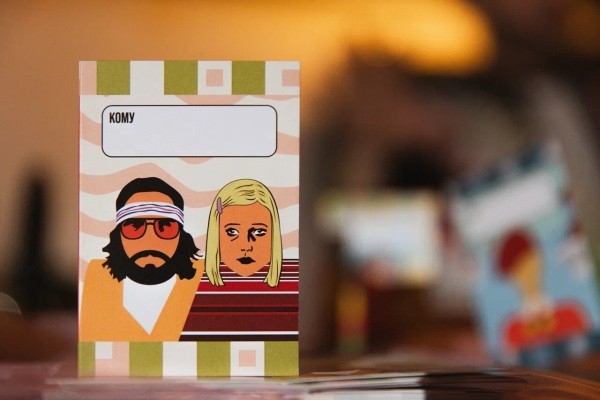 
                    Корпоратив в стиле Уэса Андерсона, или Как качественно закосить под кондитерскую Менделя и диван Тененбаумов            