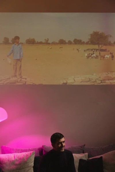 
                    Корпоратив в стиле Уэса Андерсона, или Как качественно закосить под кондитерскую Менделя и диван Тененбаумов            