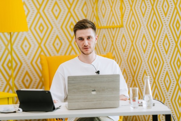 «Мир.Труд.Мобайл»: собрали 1500 разработчиков и дизайнеров из 12 стран на виртуальной даче и перепели Батарейку
«Мир.Труд.Мобайл»: собрали 1500 разработчиков и дизайнеров из 12 стран на виртуальной даче и перепели Батарейку