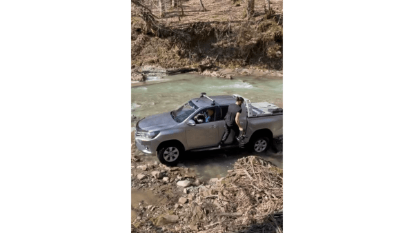 
                    Как мы снимали премиальные шины из багажника 🏎️            