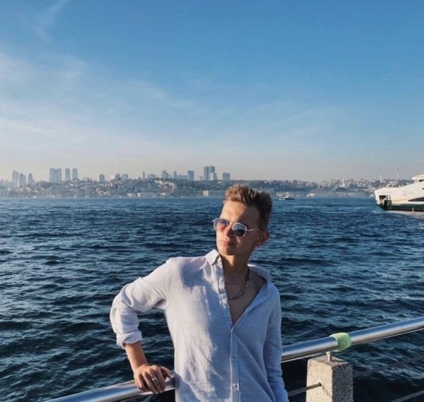 
                    30 фрилансеров, 8 стран: как агентству все выплатить и сэкономить            