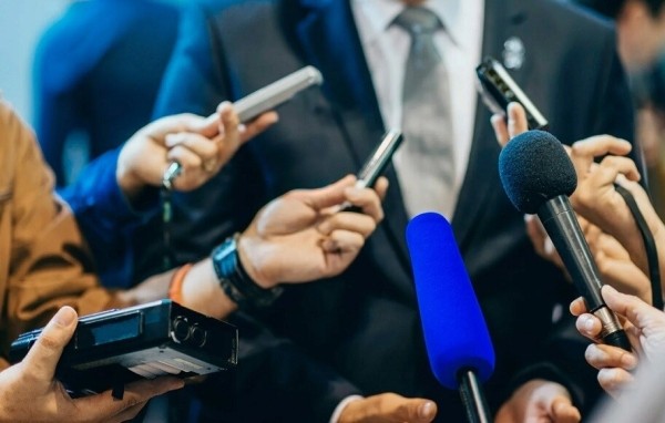 PR для CEO: как продвигать компанию через ее руководителя
PR для CEO: как продвигать компанию через ее руководителя