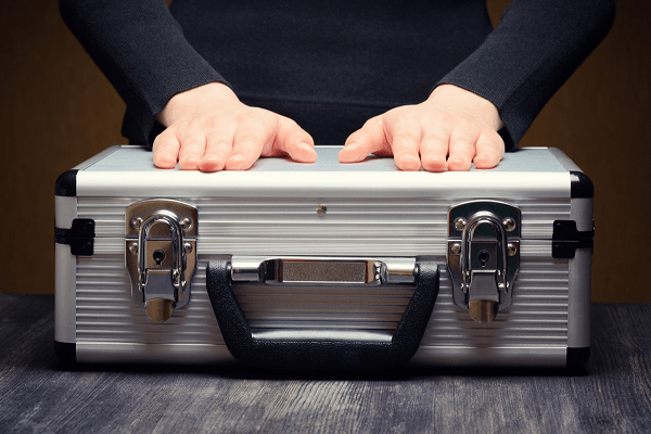 
                    Как отличить кейс-пустышку от полезного материала?            