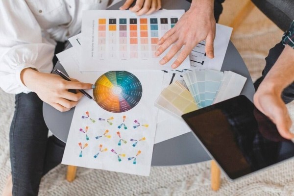 Применение психологии цвета и формы в дизайне упаковки для увеличения конверсии             
                    Применение психологии цвета и формы в дизайне упаковки для увеличения конверсии