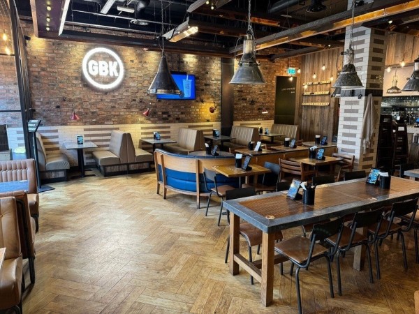 
                    7 000 планшетов Kate Media: официантов меньше, а доход выше            