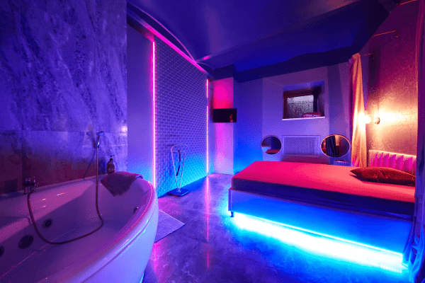 
                    Привлечение девушек в массажный салон 18+. Таргет в InstagramFacebook для салона эротического массажа в США. Привлечение массажисток.            