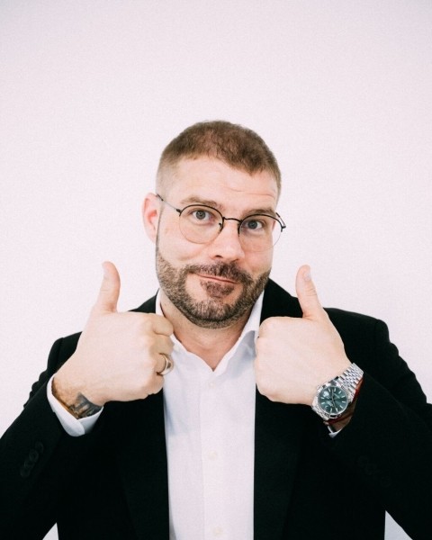 
                    Бизнес-приключения в Эмиратах и Африке: как купить золото в Африке на 700 тысяч долларов и вернуться домой ни с чем            