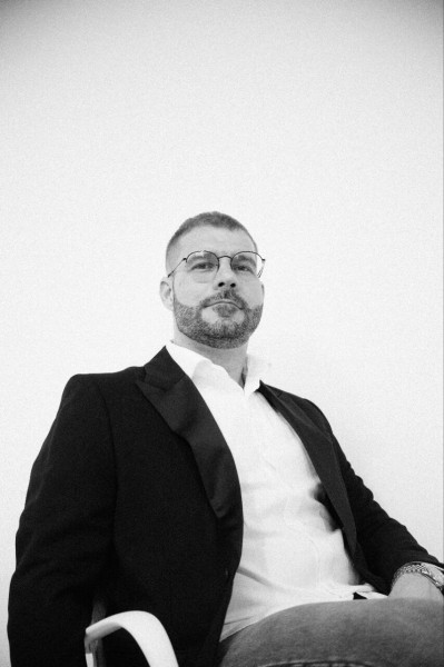 
                    Бизнес-приключения в Эмиратах и Африке: как купить золото в Африке на 700 тысяч долларов и вернуться домой ни с чем            