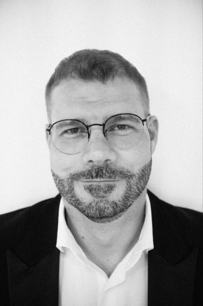 
                    Бизнес-приключения в Эмиратах и Африке: как купить золото в Африке на 700 тысяч долларов и вернуться домой ни с чем            