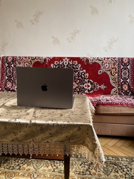 
                    9 рабочих ситуаций, когда наши девчонки помогли Рыбе остаться на плаву            