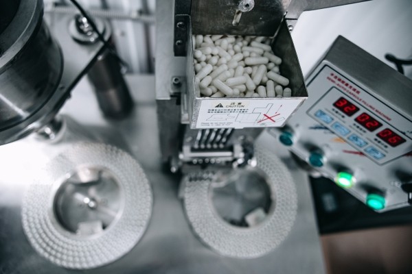 
                    Контрактное производство БАДов в России: как выбрать            