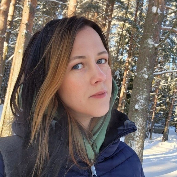 
                    9 рабочих ситуаций, когда наши девчонки помогли Рыбе остаться на плаву            