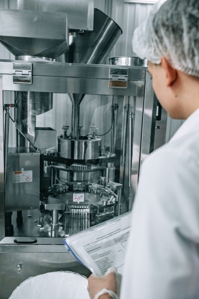 
                    Контрактное производство БАДов в России: как выбрать            