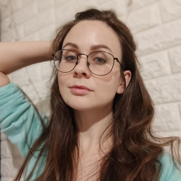 
                    9 рабочих ситуаций, когда наши девчонки помогли Рыбе остаться на плаву            